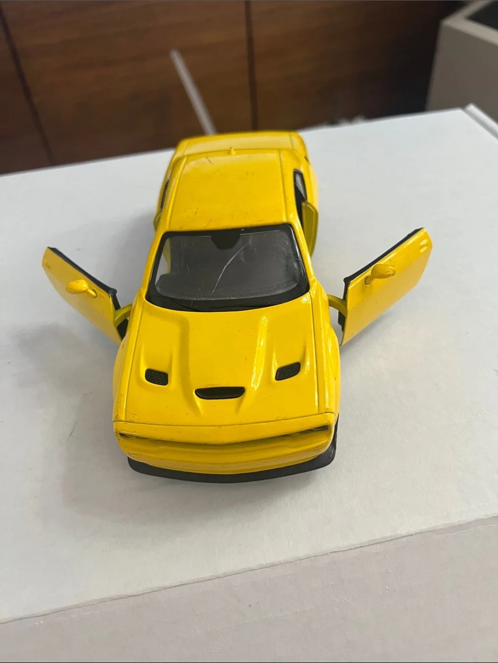 2018 Dodge Challenger SRT Hellcat Widebody Diecast  1:24 Yellow Motormax